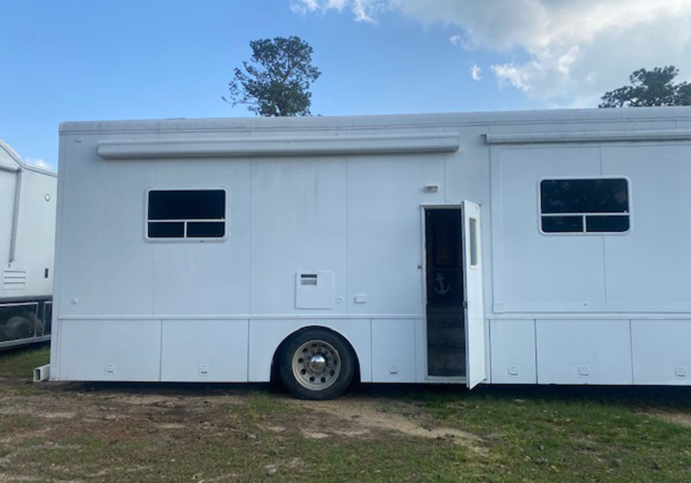 3rd Image of a 2003 FREIGHTLINER M2 BUSINESS