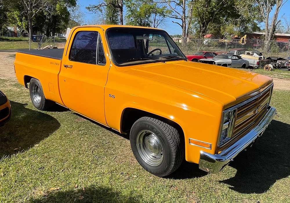 2nd Image of a 1986 CHEVROLET C10