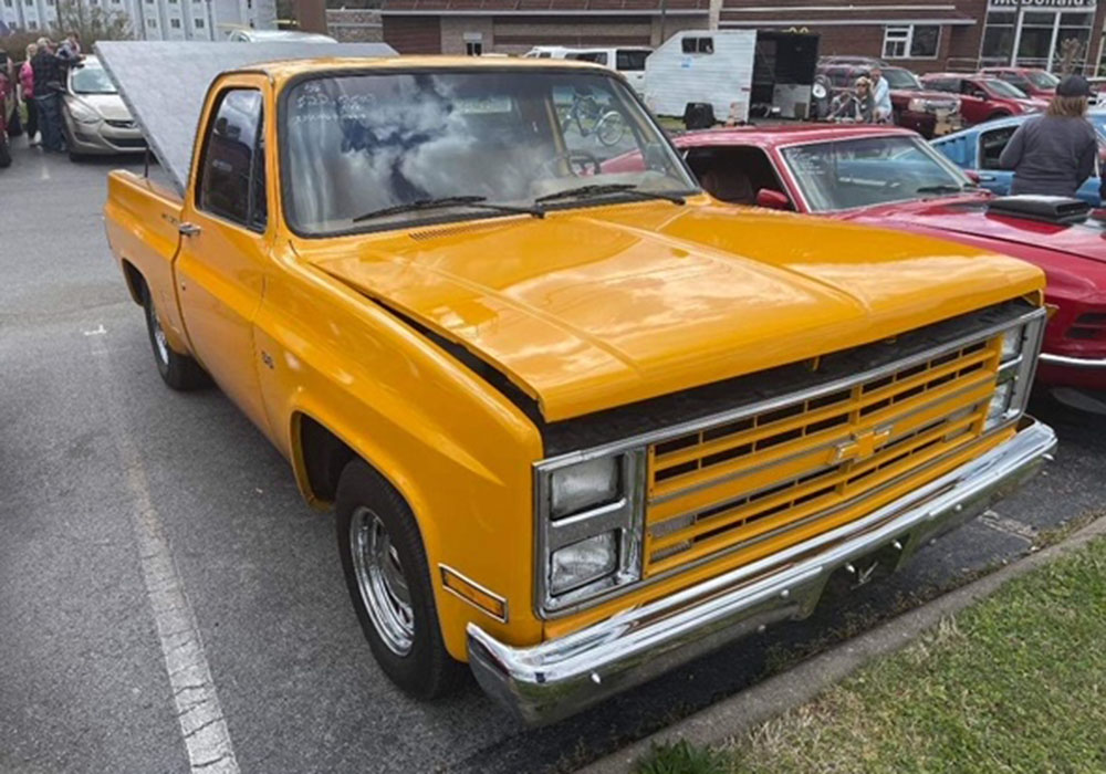 3rd Image of a 1986 CHEVROLET C10