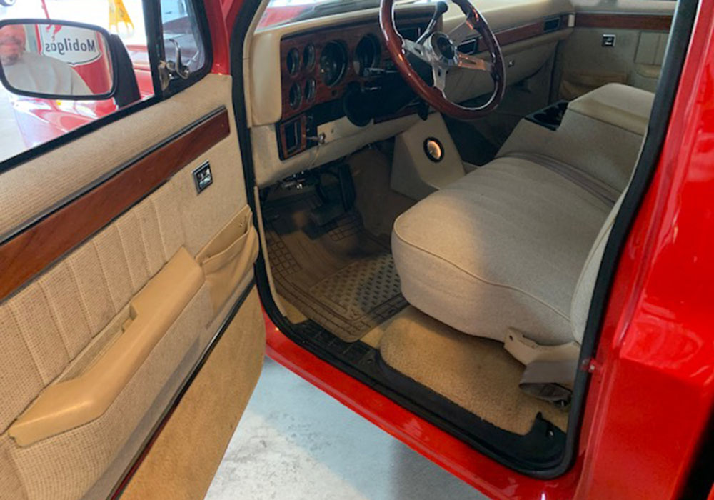 3rd Image of a 1982 CHEVROLET C10