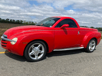 Image 2 of 6 of a 2003 CHEVROLET SSR LS