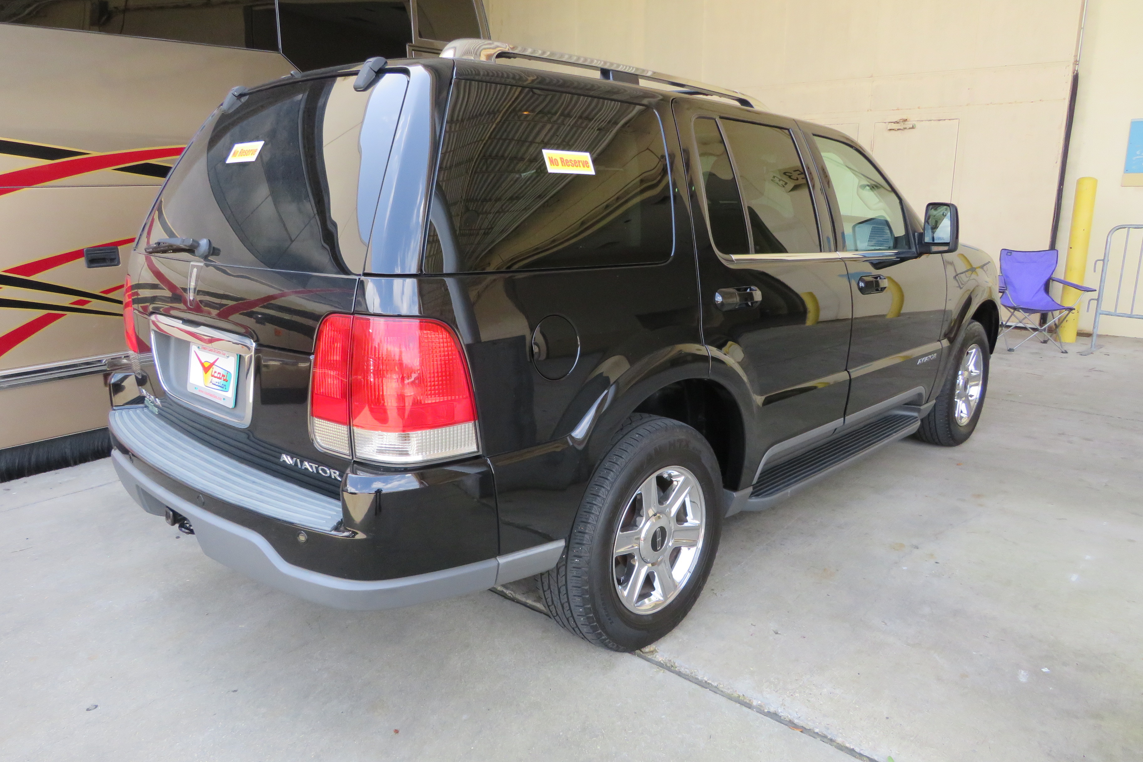 2nd Image of a 2004 LINCOLN AVIATOR