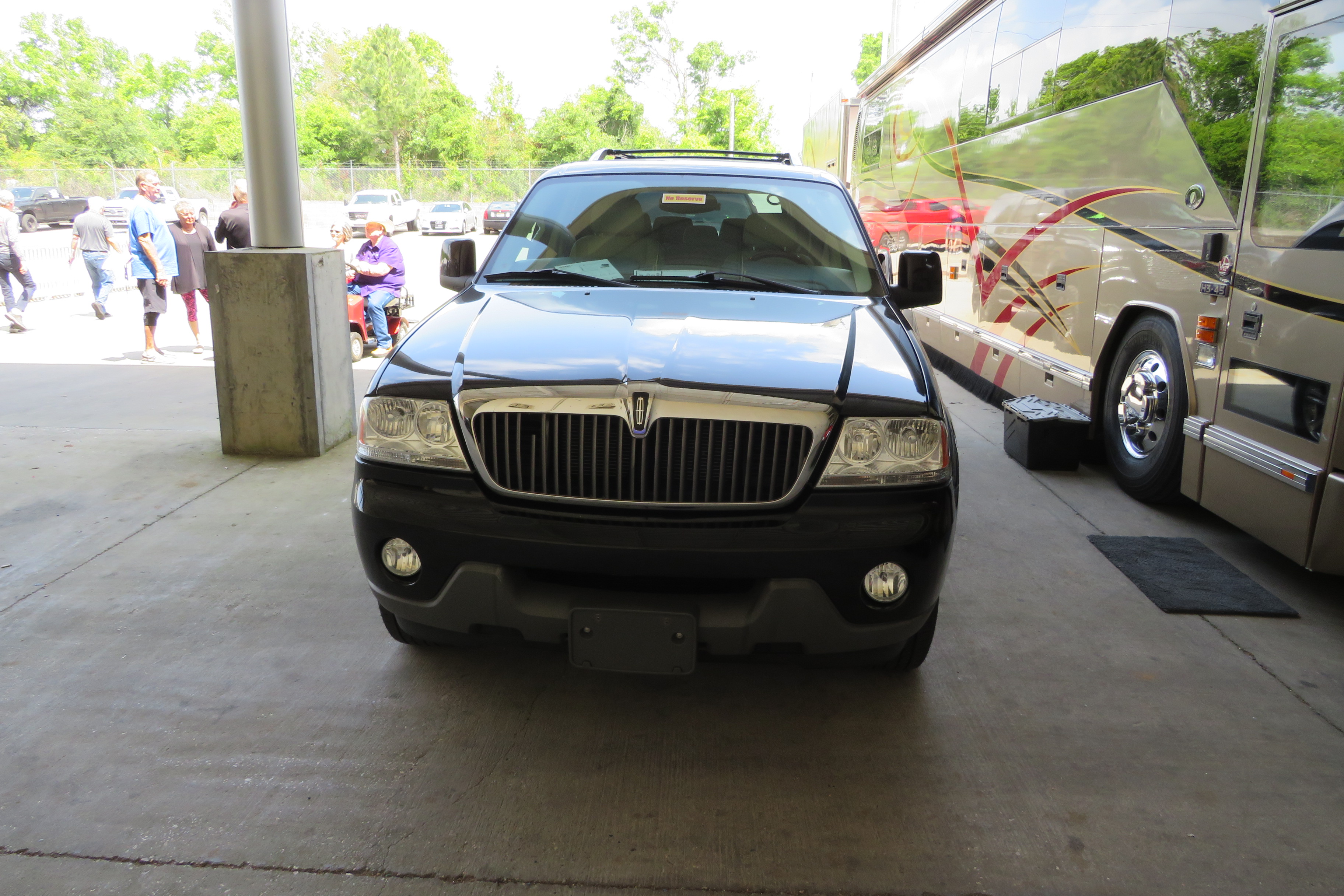 3rd Image of a 2004 LINCOLN AVIATOR