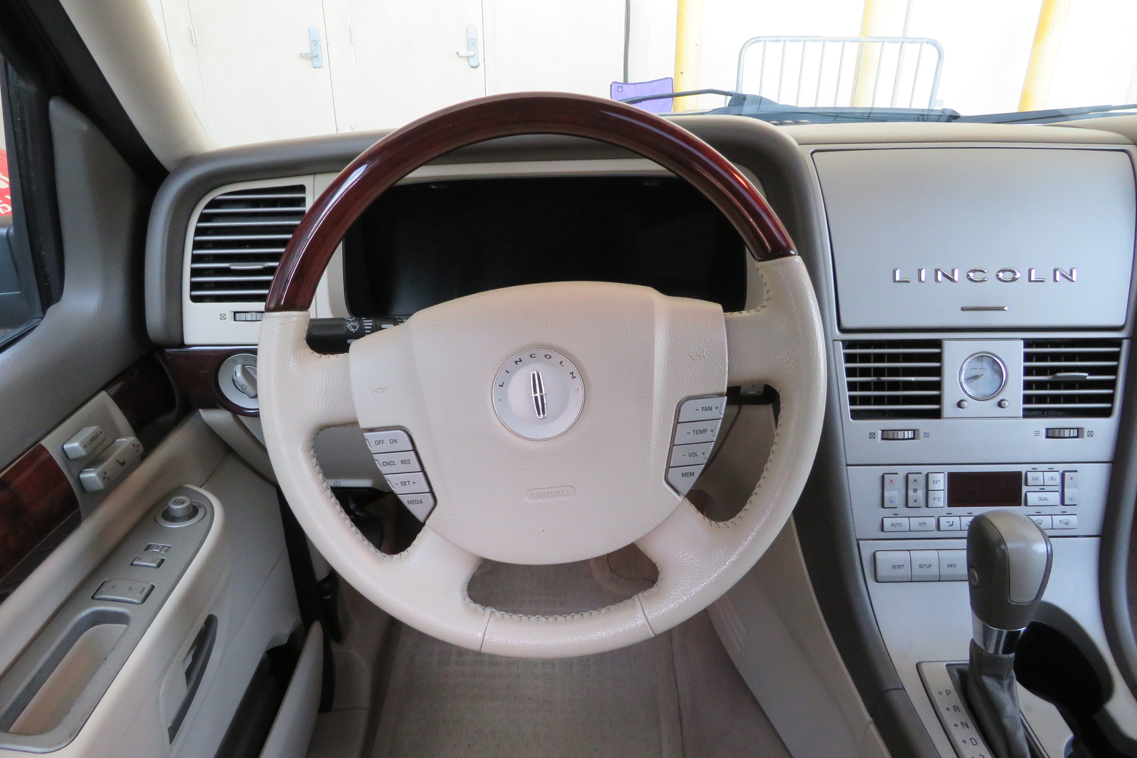 6th Image of a 2004 LINCOLN AVIATOR