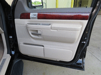 Image 11 of 13 of a 2004 LINCOLN AVIATOR