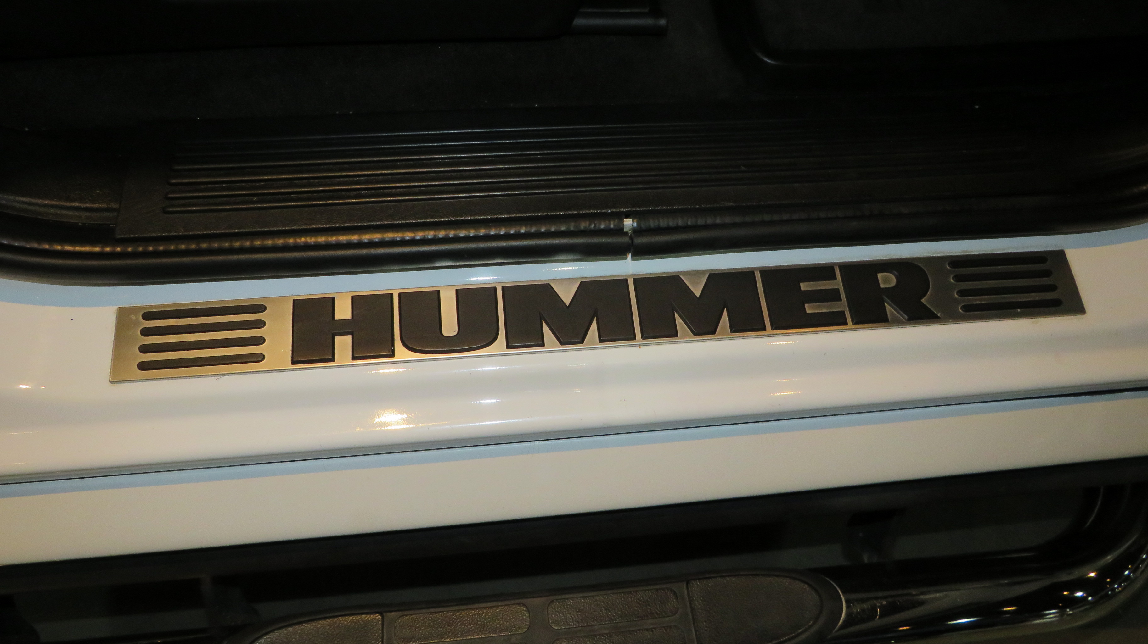 8th Image of a 2006 HUMMER H2 SUT 3/4 TON