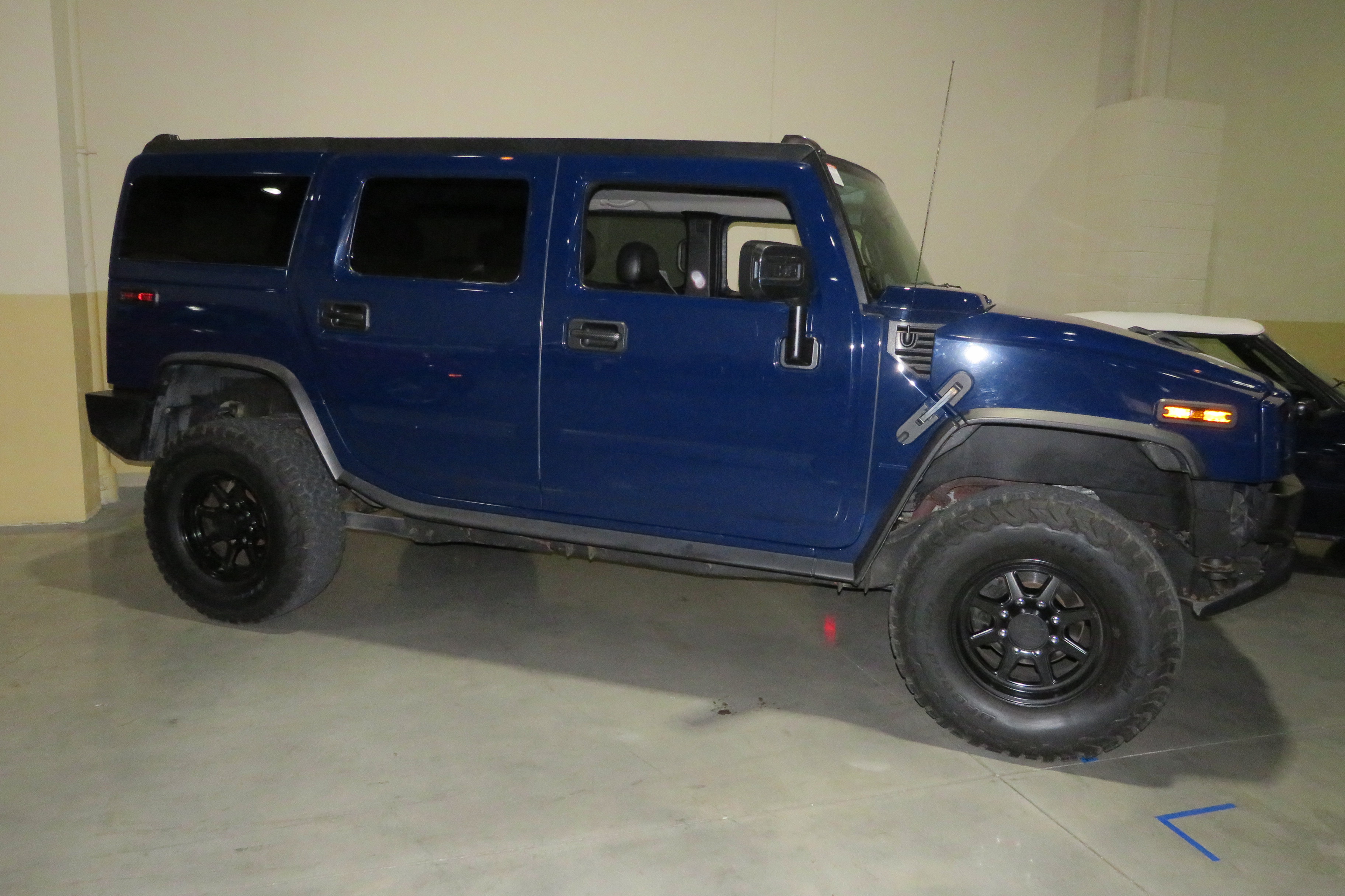 2nd Image of a 2007 HUMMER H2 3/4 TON