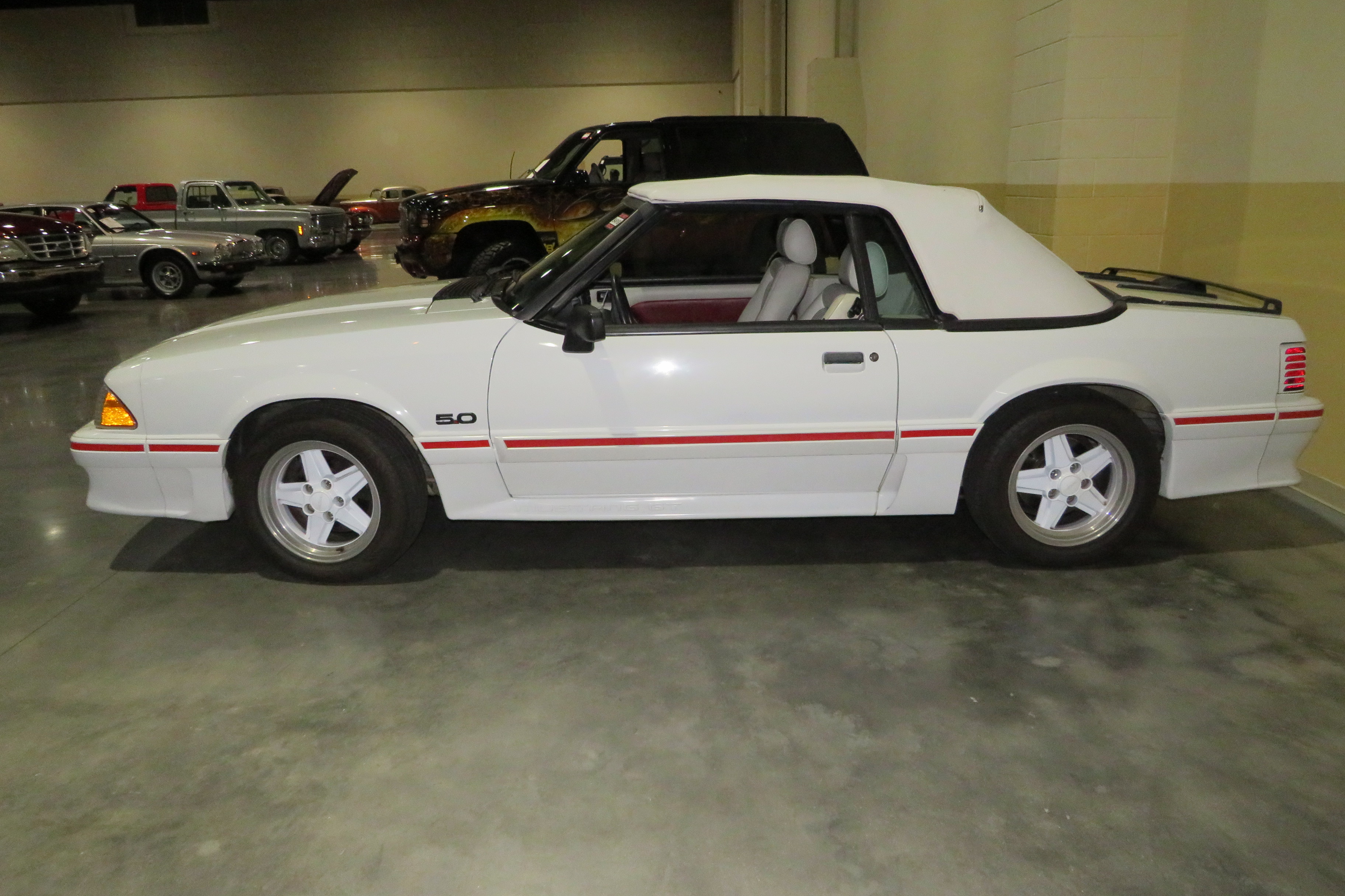 2nd Image of a 1989 FORD MUSTANG