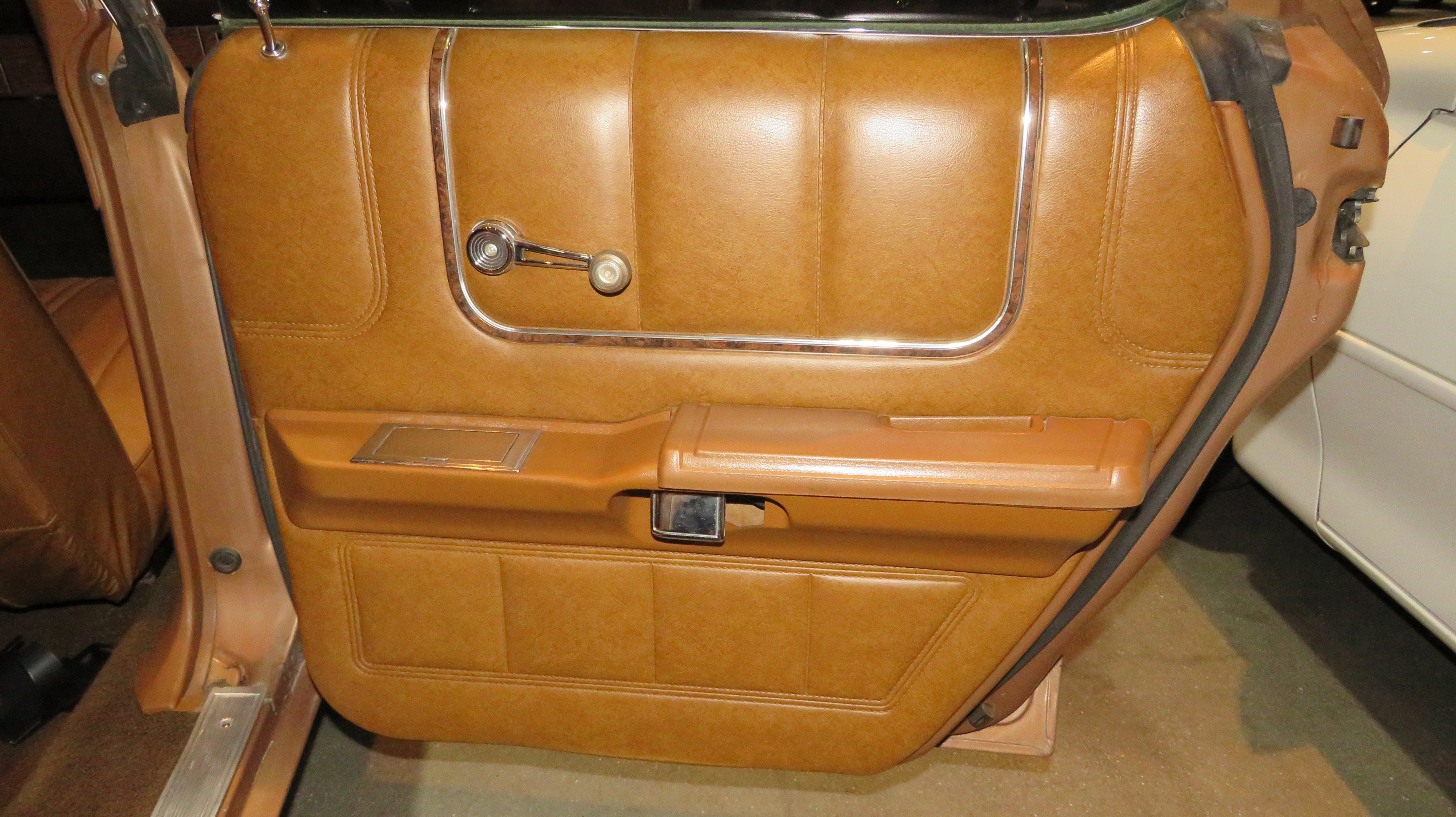 7th Image of a 1973 FORD COUNTRY SQUIRE