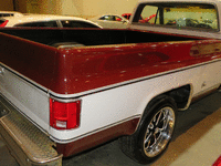 Image 8 of 9 of a 1973 GMC SIERRA