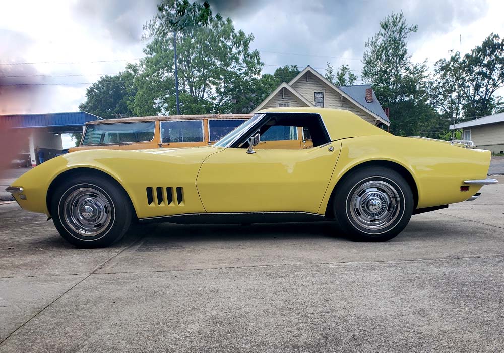 2nd Image of a 1968 CHEVROLET CORVETTE