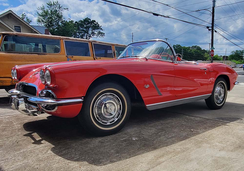 2nd Image of a 1962 CHEVROLET CORVETTE