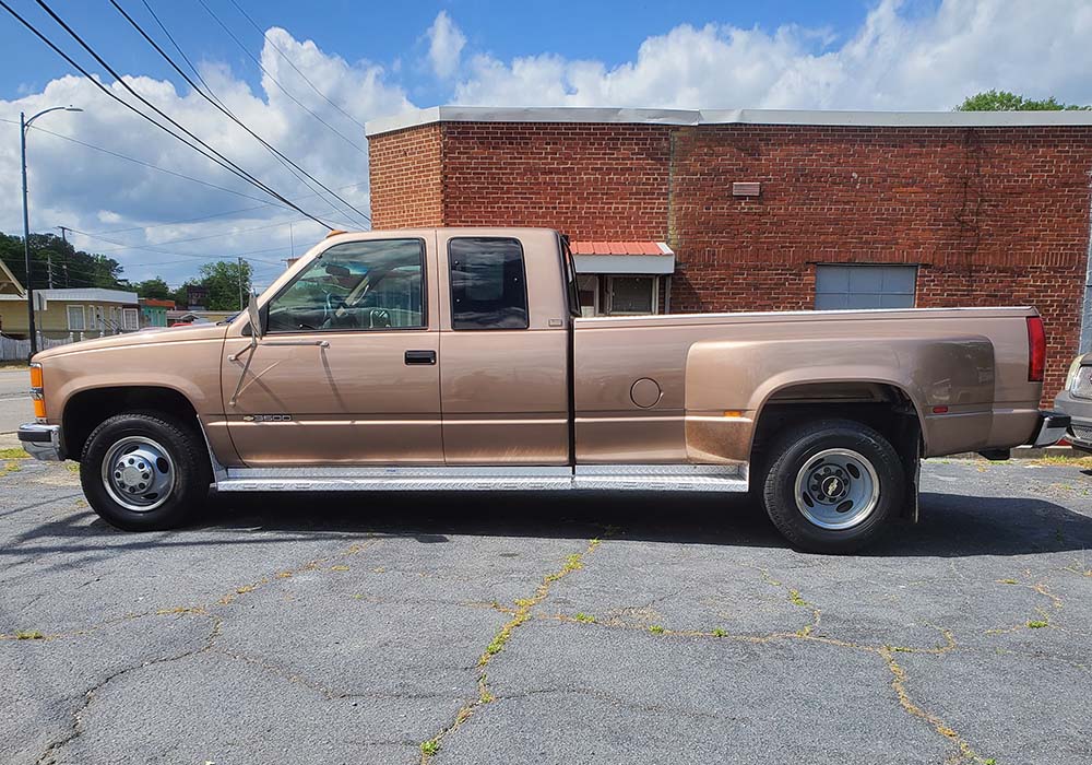 3rd Image of a 1995 CHEVROLET C3500