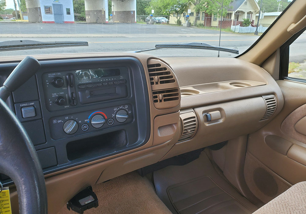 12th Image of a 1995 CHEVROLET C3500