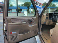 Image 8 of 17 of a 1995 CHEVROLET C3500