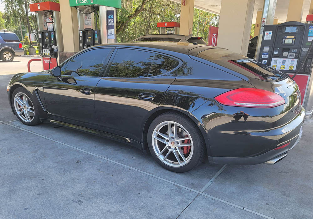 2nd Image of a 2014 PORSCHE PANAMERA 4