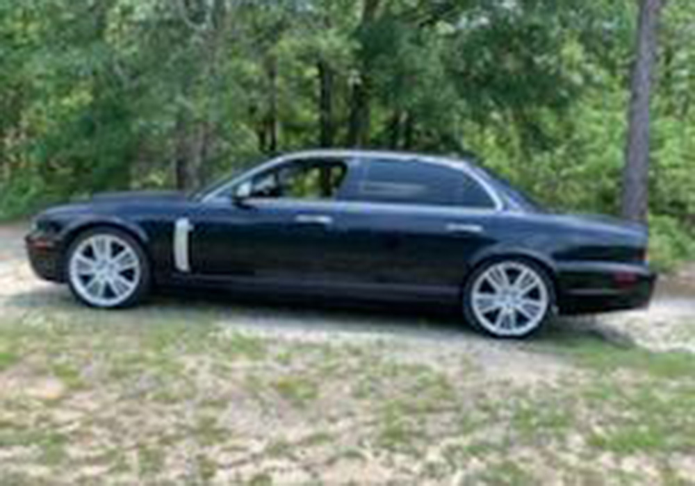 3rd Image of a 2009 JAGUAR XJ PORTFOLIO SUPER V8