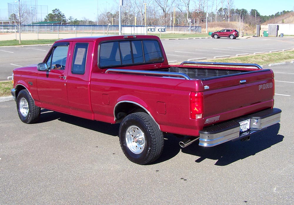 2nd Image of a 1995 FORD F-150 XLT