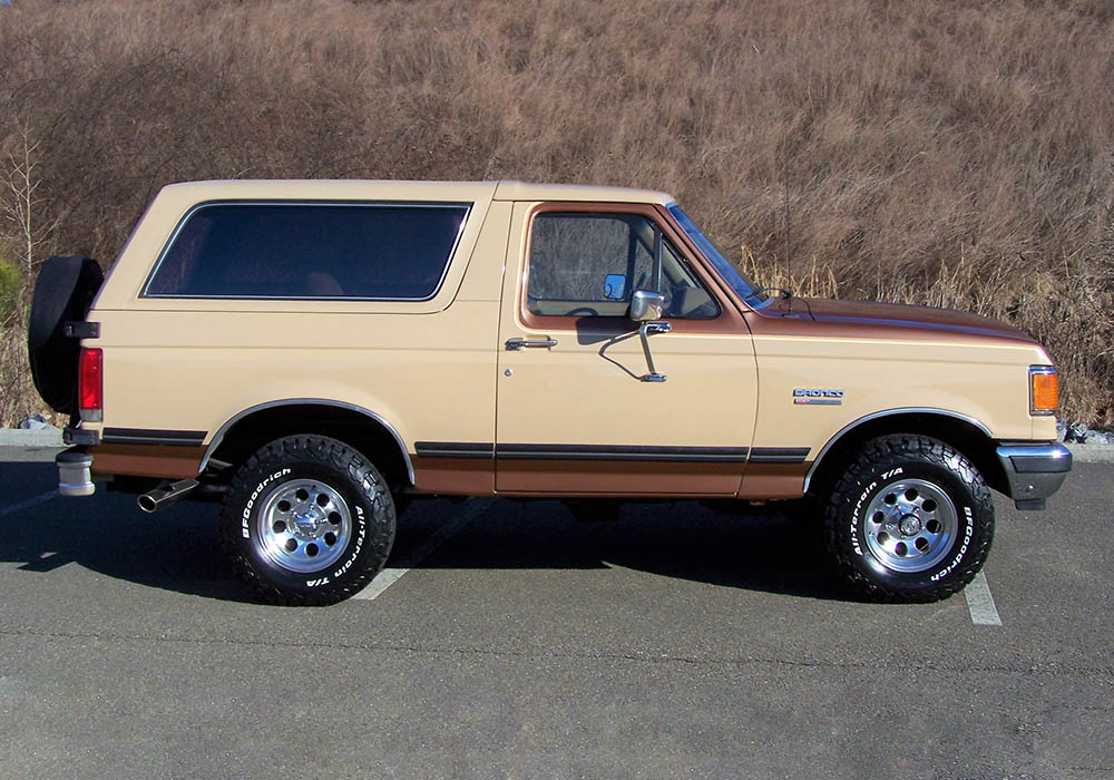 2nd Image of a 1989 FORD BRONCO XLT