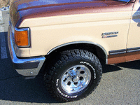 Image 32 of 42 of a 1989 FORD BRONCO XLT