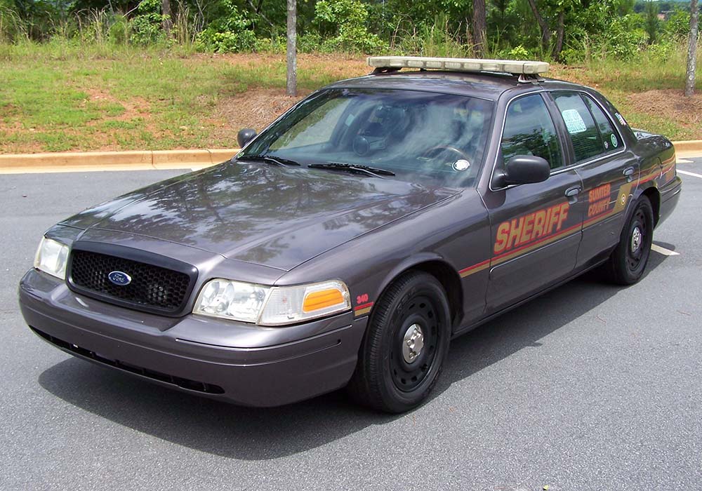 2nd Image of a 2004 FORD CROWN VICTORIA