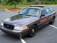 Image 1 of 32 of a 2004 FORD CROWN VICTORIA