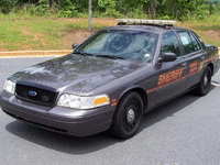 Image 3 of 32 of a 2004 FORD CROWN VICTORIA