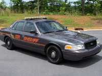 Image 4 of 32 of a 2004 FORD CROWN VICTORIA