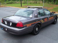 Image 5 of 32 of a 2004 FORD CROWN VICTORIA