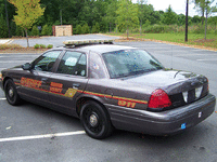 Image 6 of 32 of a 2004 FORD CROWN VICTORIA