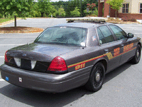 Image 7 of 32 of a 2004 FORD CROWN VICTORIA