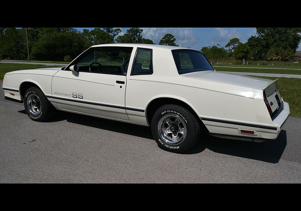 3rd Image of a 1986 CHEVROLET CAMARO