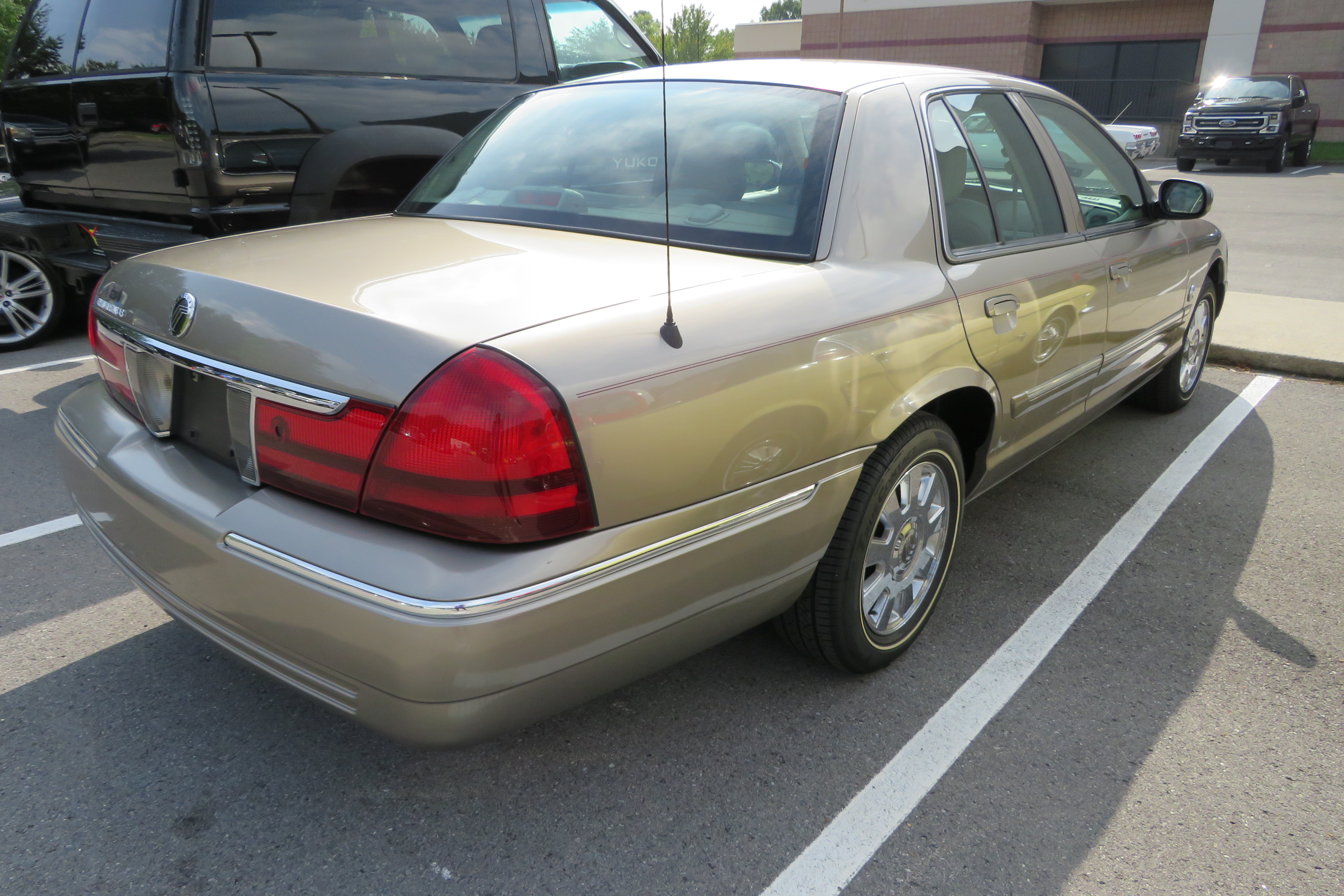 7th Image of a 2005 MERCURY GRAND MARQUIS