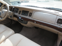 Image 5 of 10 of a 2005 MERCURY GRAND MARQUIS
