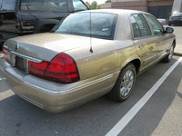 Image 8 of 10 of a 2005 MERCURY GRAND MARQUIS