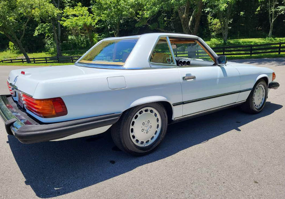 2nd Image of a 1988 MERCEDES-BENZ 560 SL