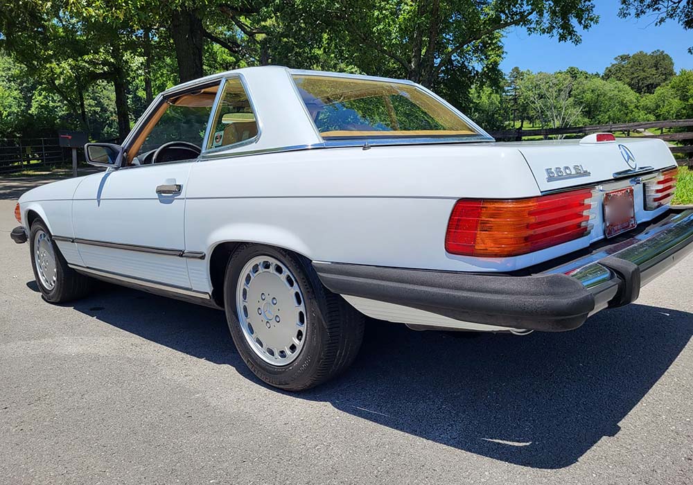 3rd Image of a 1988 MERCEDES-BENZ 560 SL