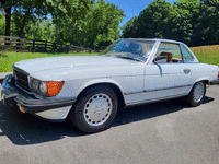 Image 2 of 13 of a 1988 MERCEDES-BENZ 560 SL