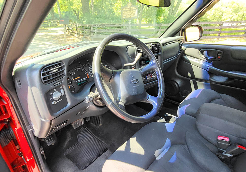 11th Image of a 2003 CHEVROLET S10