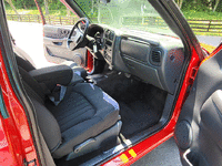 Image 13 of 16 of a 2003 CHEVROLET S10