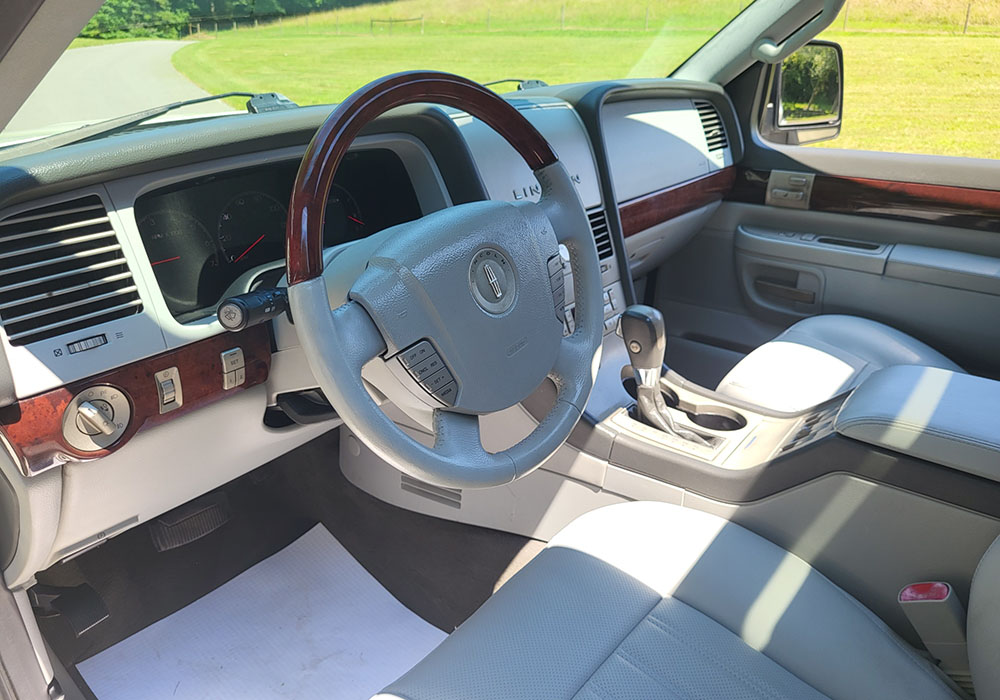 7th Image of a 2004 LINCOLN AVIATOR