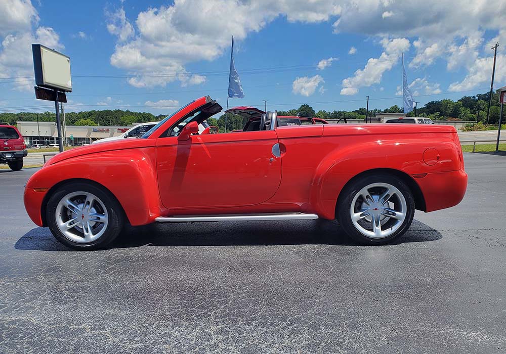 2nd Image of a 2004 CHEVROLET SSR