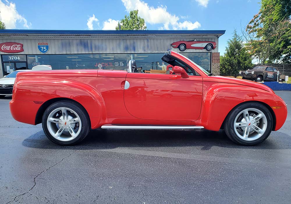 3rd Image of a 2004 CHEVROLET SSR