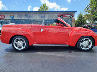 Image 4 of 26 of a 2004 CHEVROLET SSR