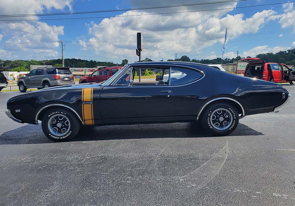 2nd Image of a 1968 OLDSMOBILE 442