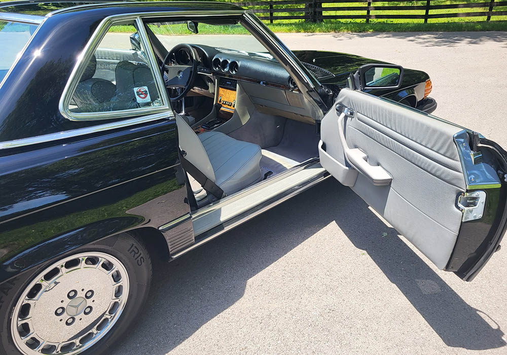 11th Image of a 1985 MERCEDES-BENZ 380SL