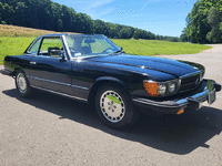 Image 2 of 20 of a 1985 MERCEDES-BENZ 380SL