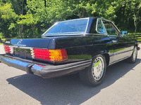 Image 8 of 20 of a 1985 MERCEDES-BENZ 380SL