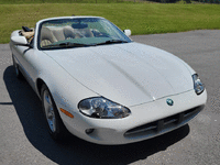 Image 2 of 20 of a 1999 JAGUAR XK