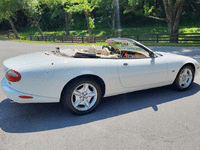 Image 7 of 20 of a 1999 JAGUAR XK